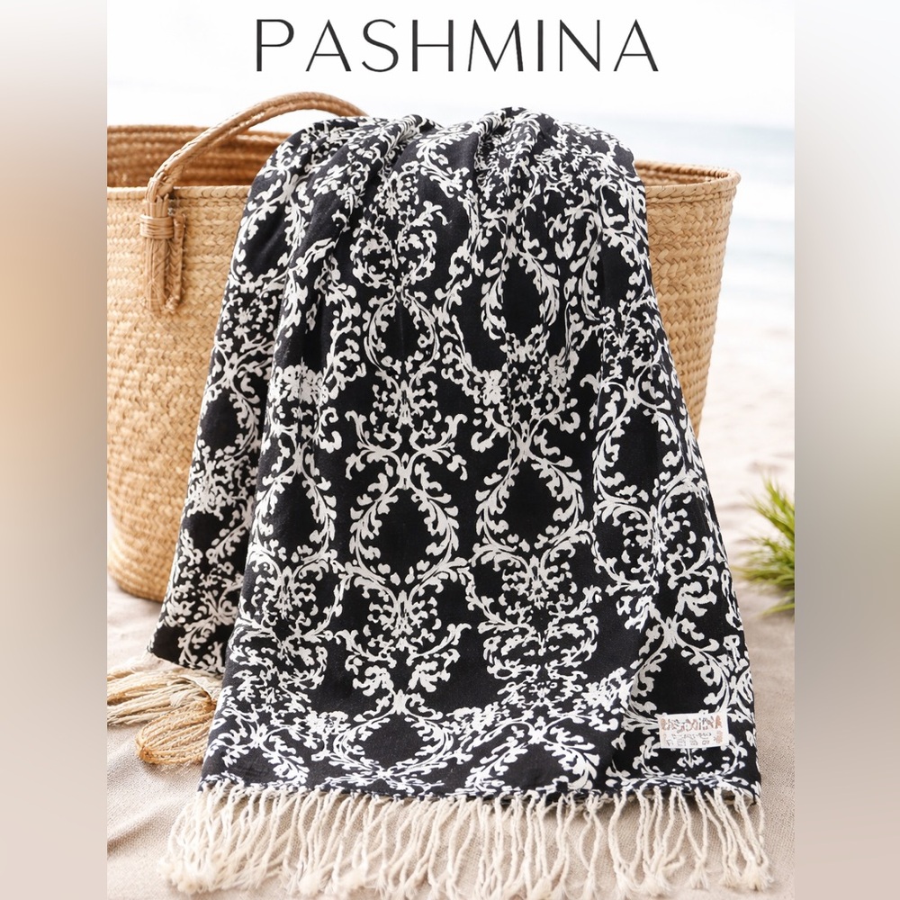 PASHMINA Black and White Scroll Pattern Scarf OS